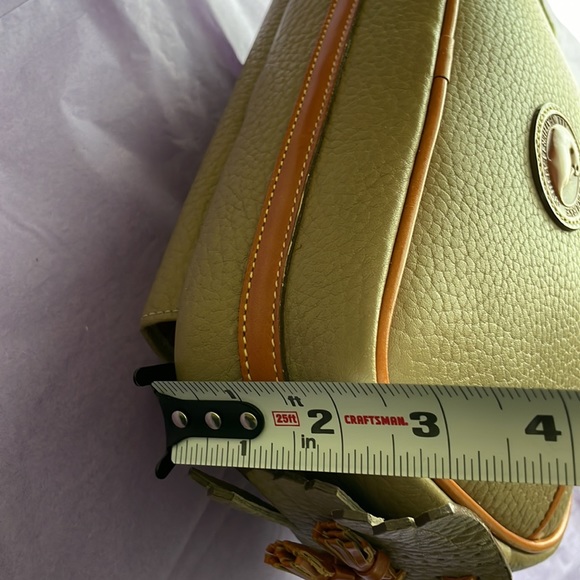 Rare Vintage Dooney and Bourke camera crossbody bag - Picture 16 of 16